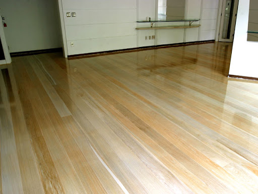 Clareamento de piso de madeiraEm Higienopolis